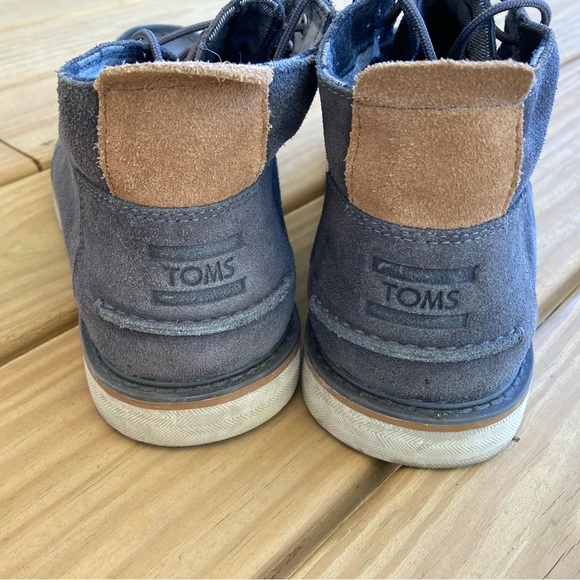 Tom’s men’s lace up grey suede boots. main image 4